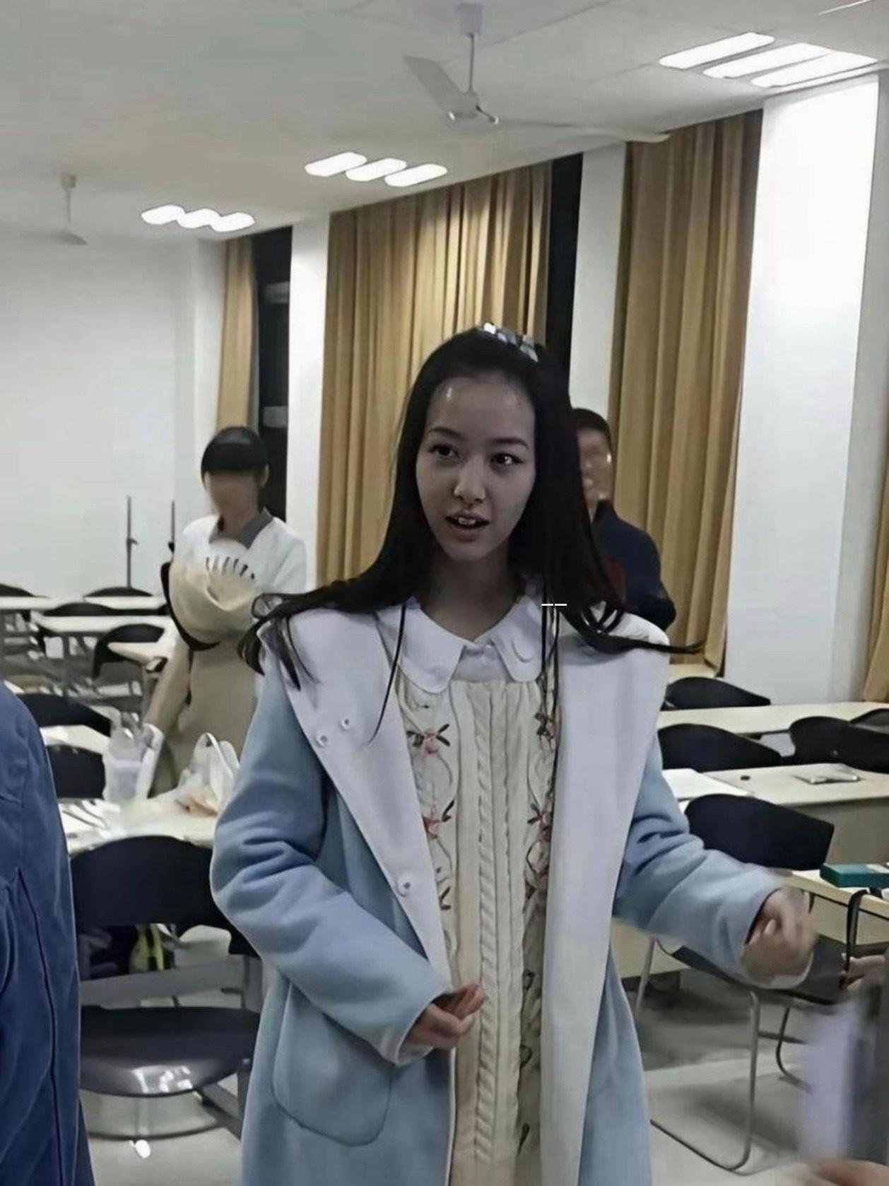 看了陈都灵学生时代的照片才知道她为什么是校花了​​​