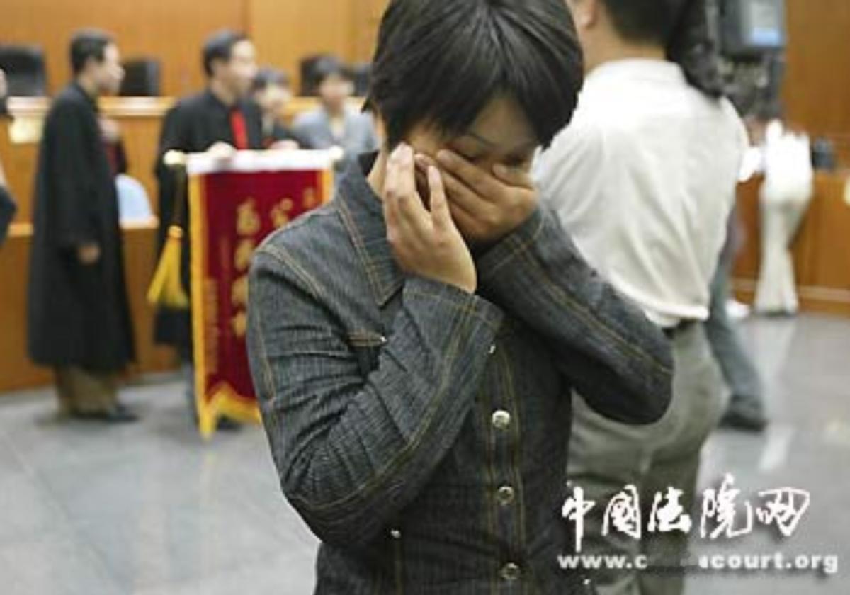 “我保护自己也错了吗！”2003年，北京，3位男子深夜暴力闯入女生宿舍，特意挑选