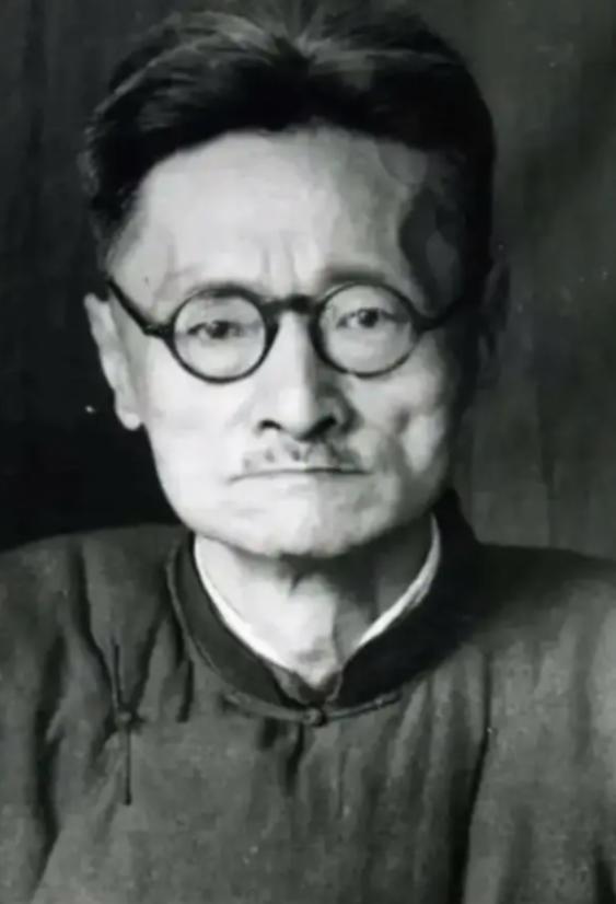 1928年11月，蒋介石到安徽大学视察，与时任安徽大学校长刘文典吵架，蒋介石狠狠