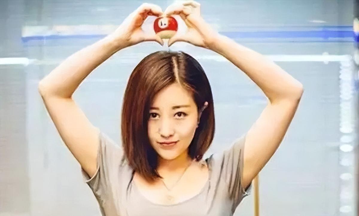 谁能想到，堂堂全国最顶尖的台球女裁判，竟然因为“发育太好”被硬生生逼出了赛场？2