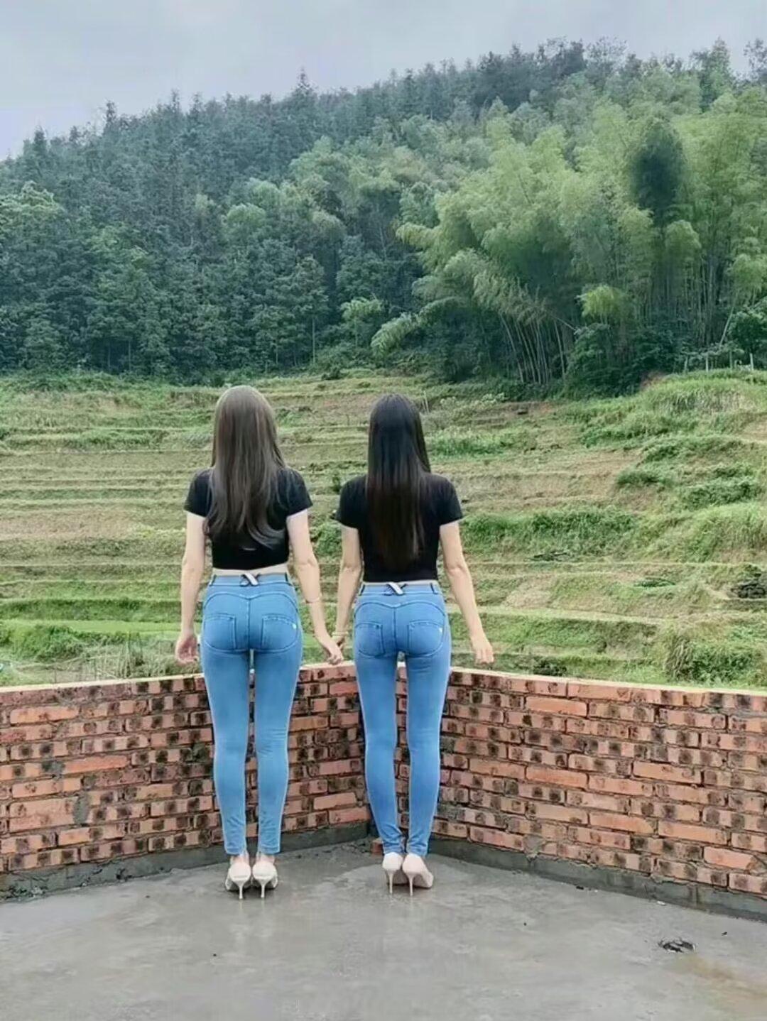 世界太细小，你知道的，别人也知道，你去过的地方，别人都去过，多说无益。