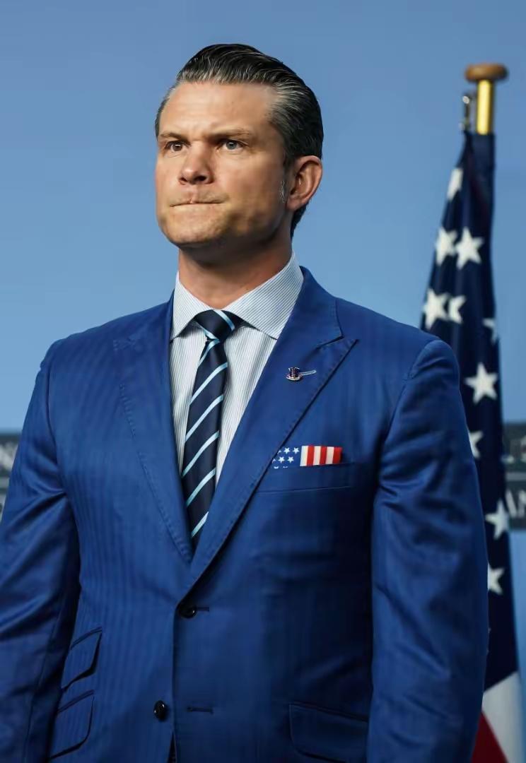 美德闹翻，美国亏大了世事真是太戏剧性！美国赌气撤军想拿捏德国，殊不知反倒正中德