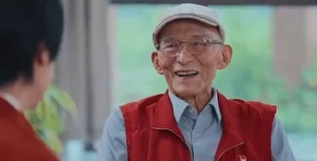 92岁的游本昌，今年虽然曝光不高，但他近期在访谈中，回应自己为何选择入住养老院。