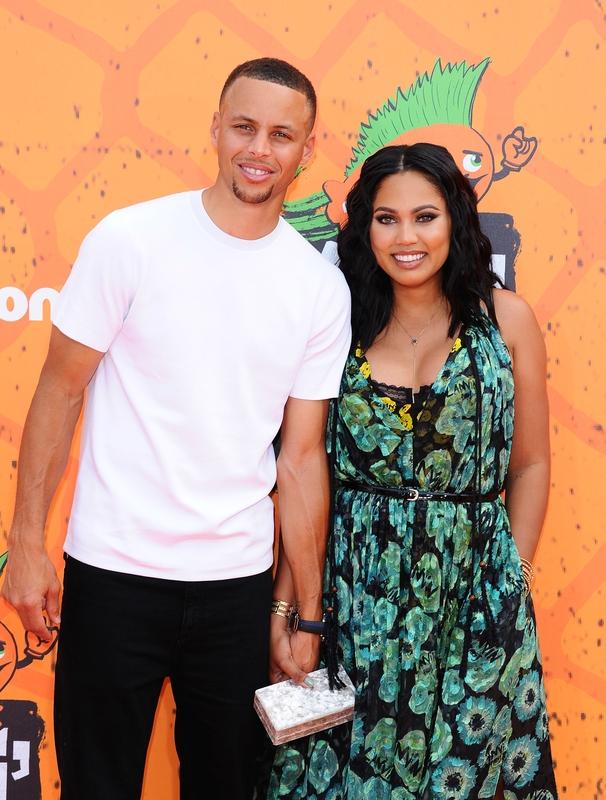 库里44分主导16分逆转，勇士客场掀翻马刺金州勇士用一场逆转胜利证明了他们的