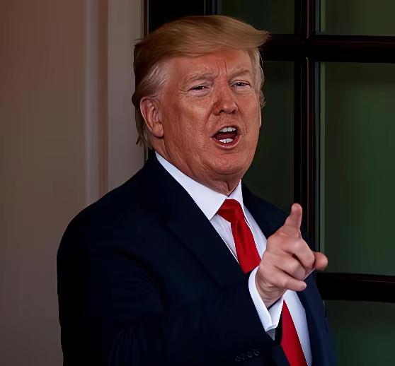 话说1月18号这一天，美国那边突然炸了锅，特朗普大手一挥，直接解雇了1300名靠