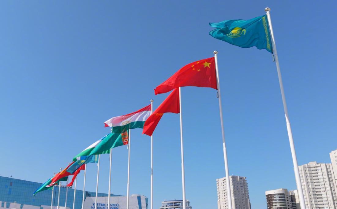 醍醐灌顶！终于明白为什么哈萨克斯坦也销毁了自己的核武器，却没人说他败家？
