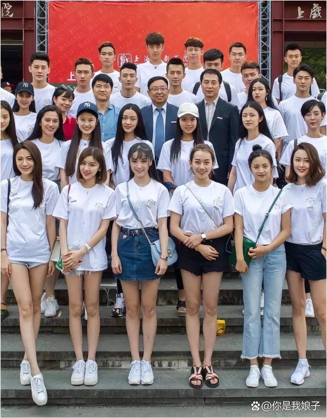 田曦薇班里一人火起来不容易