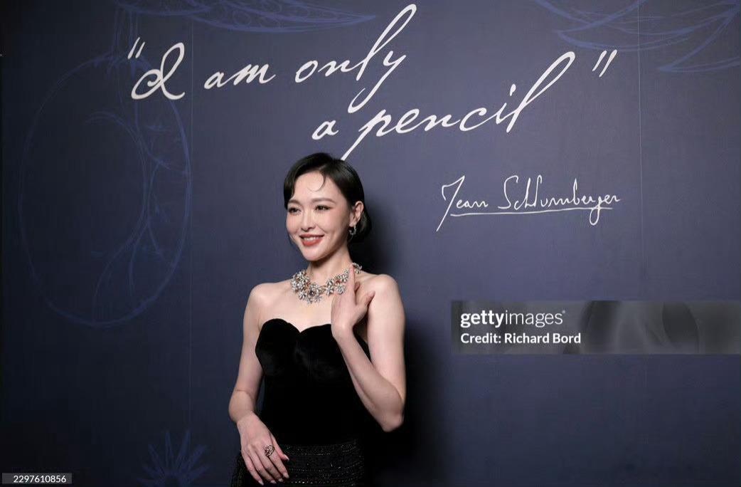 唐嫣刘诗诗海外活动G社生图​​​
