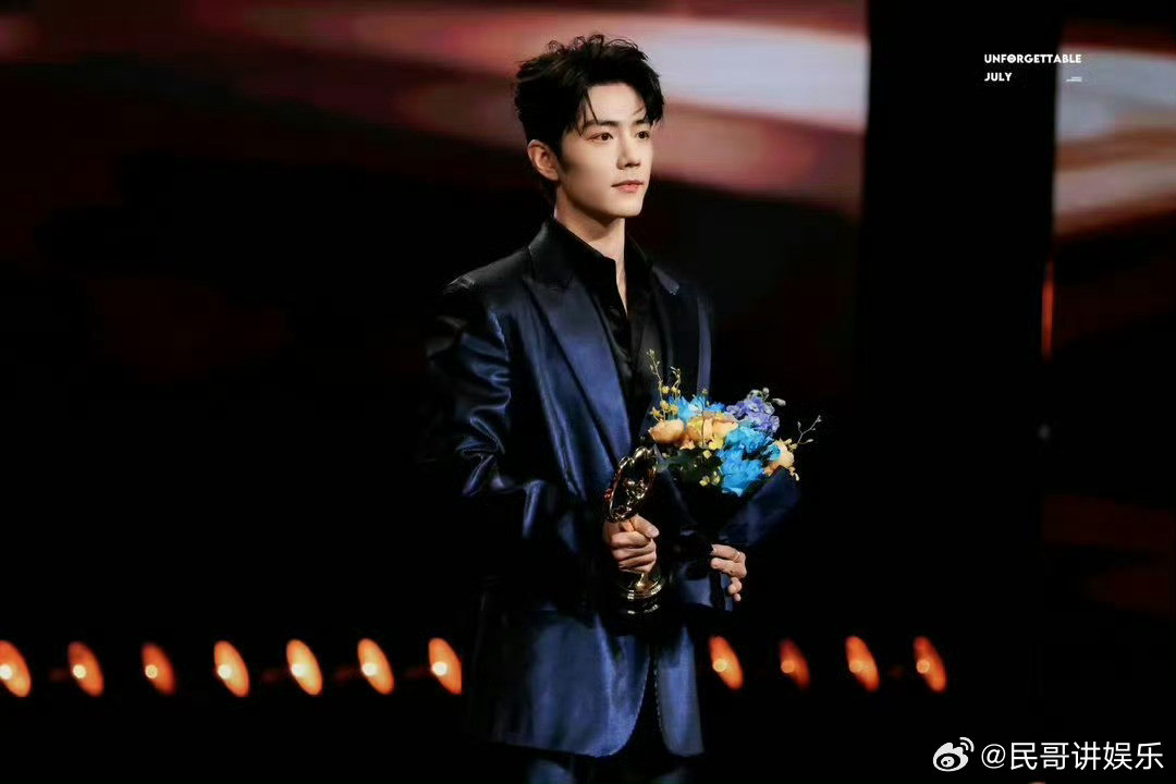 张子墨站姐拍的肖战张子墨站姐发肖战被张子墨站姐拍的肖战美到失语！鲜花配帅哥，气