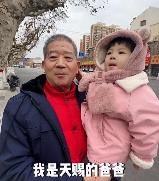 6岁的小天赐早就会自己洗衣服、刷碗，还会甜甜地说祝福的话，过6岁生日时许的愿望是