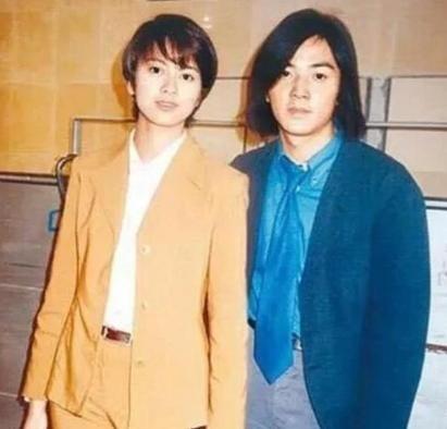 1999年，23岁的梁咏琪为逃离英皇老板杨受成，与32岁的郑伊健同居，杨受成大怒