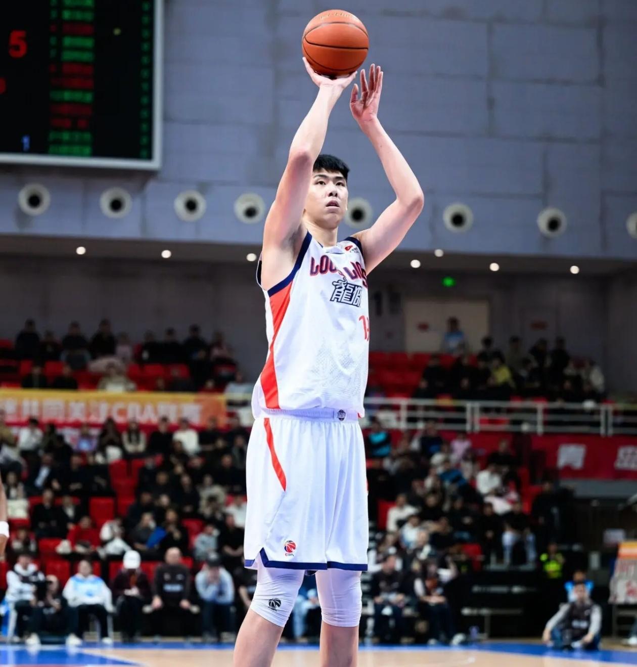 下一个杨瀚森！广州男篮将全力支持徐昕去NBA试训！据广州男篮透露，徐昕在本赛