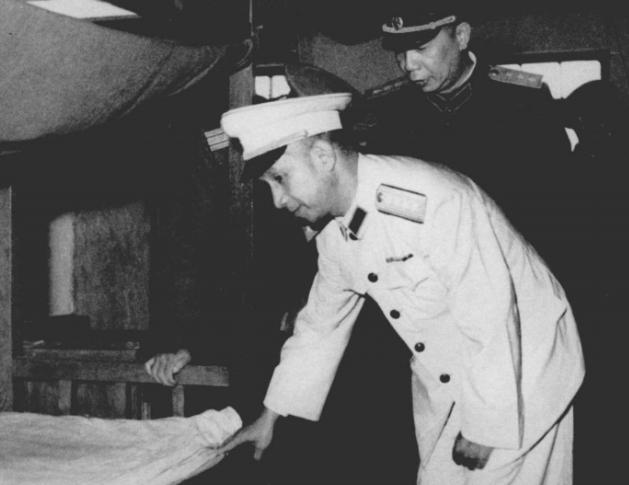 开国上将陈士榘是华东野战军参谋长，曾经在粟裕身边工作，对粟裕非常尊重。晚年他透露