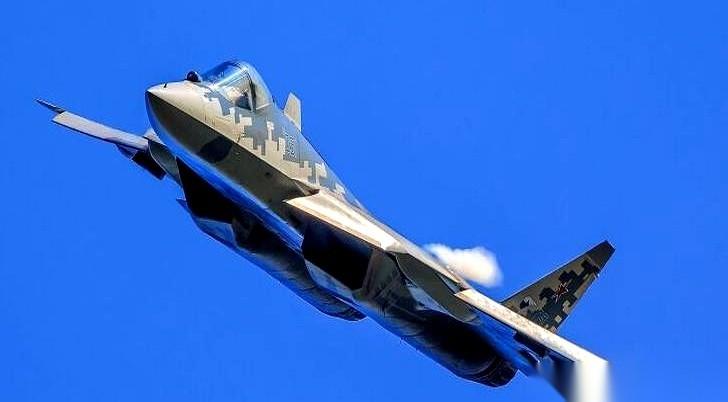 把机场修到离咱们边境23公里的地方。我看到这新闻第一反应是，这哥们儿认真的吗？