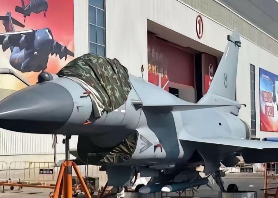 把造飞机的本事全送出去，自家钱包就瘪了！巴铁想要歼10生产线，像是要把大厨整套锅