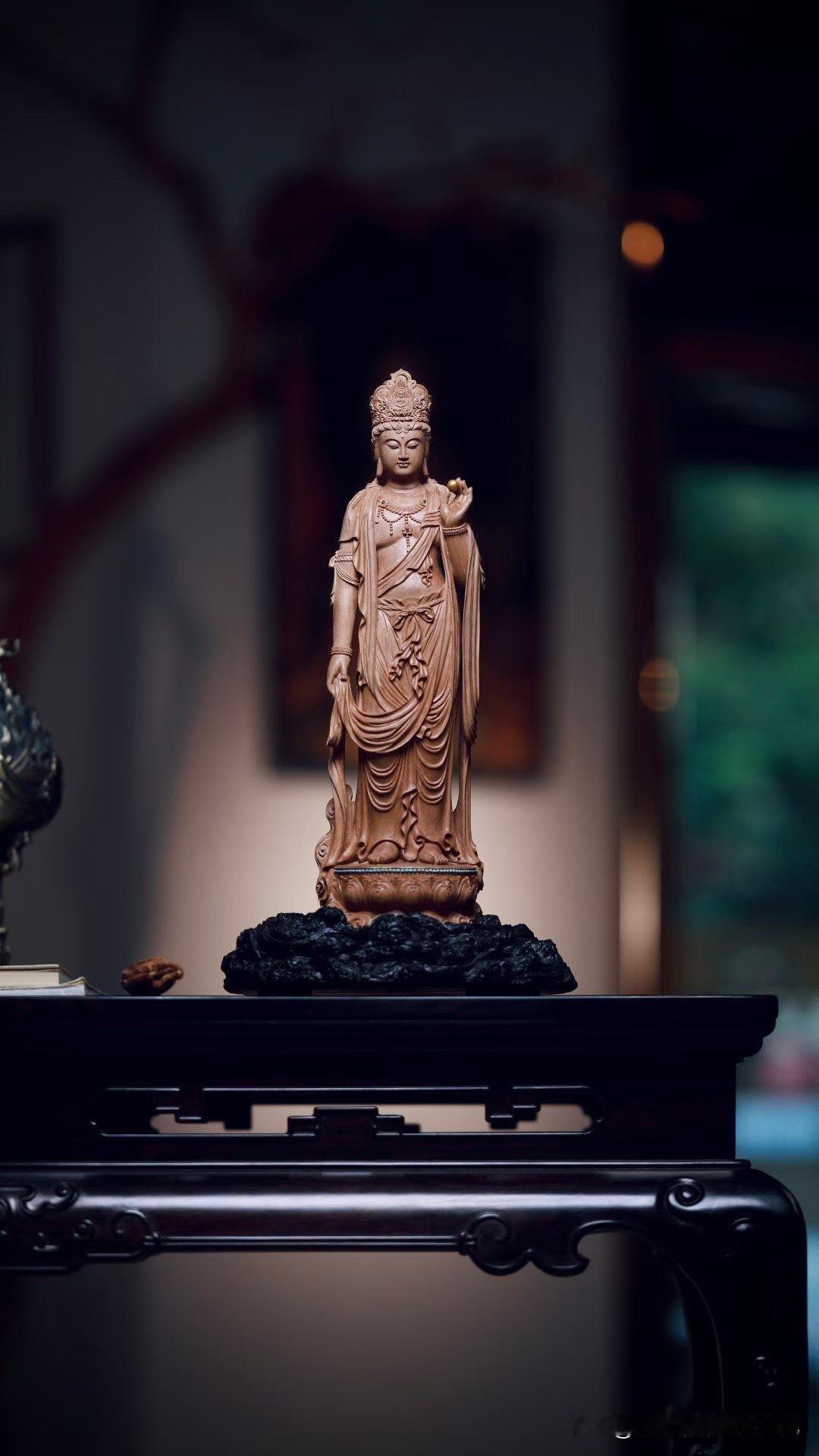 有些观音，不在“显”，而在“收”。老山檀黑肉沉水老料，色沉而润，光泽内敛，像