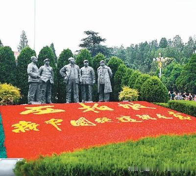 当年，党中央为什么把指挥中心选在西柏坡？1、地形好：西柏坡三面环山、一面临滹沱