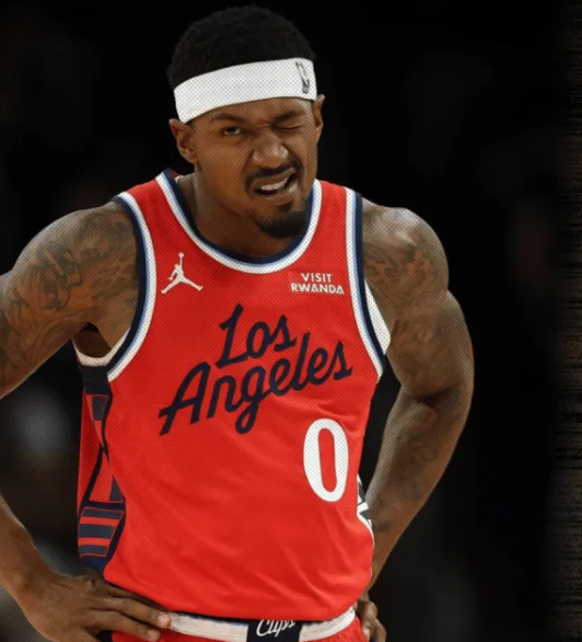 洛杉矶快船后卫布拉德利-比尔遭遇髋部骨折，将接受赛季报销级别的手术治疗。根据消