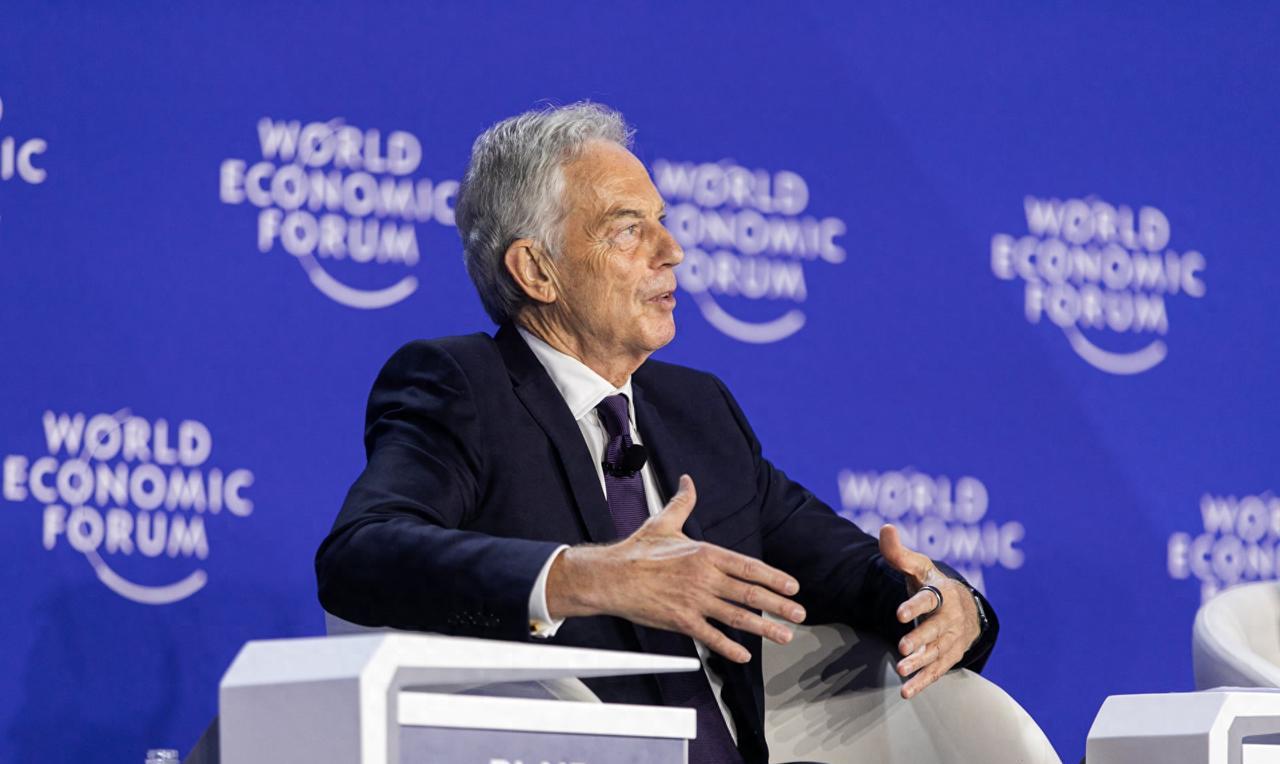 “想要孤立中国是错误的政策！”英国前首相发现真相，称自己如果当首相的时候就该知道