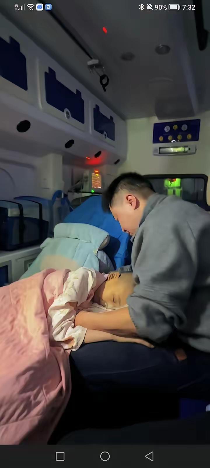 痛心！痛的无法呼吸，孩子患横纹肌瘤，经治疗无效，医院已下病危通知书，爸爸用120