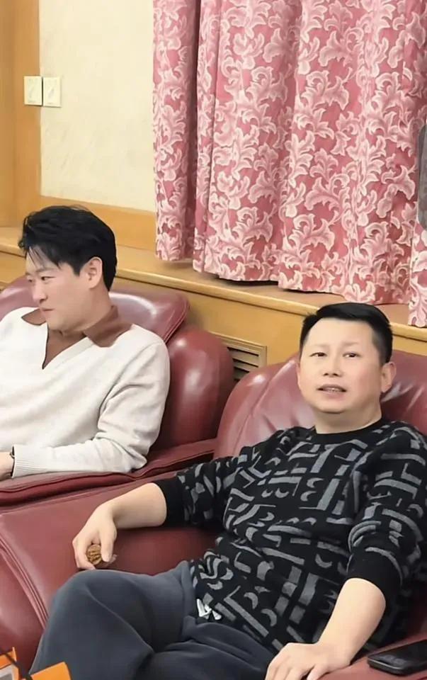 最近曹云金突然又火起来了!第一，元宵节在廊坊举办的特别火爆的商演，据说座无虚席。