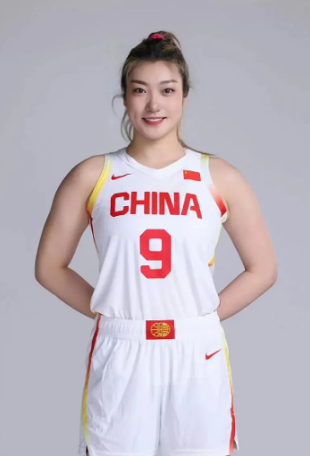 现役中国女篮各项技能最顶级的选手:1.突破--李梦2.防守--张茹3