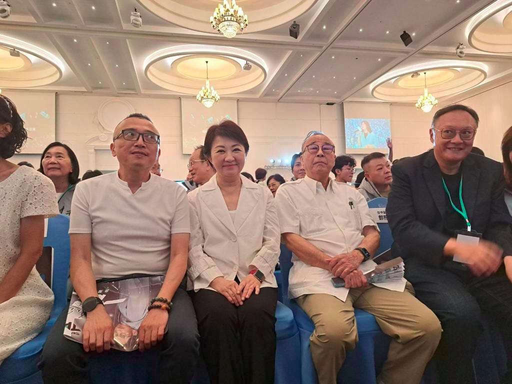 黄国昌邀请卢秀燕民众党在台中市举行七周年党庆，并邀请国民党籍台中市长卢秀燕出