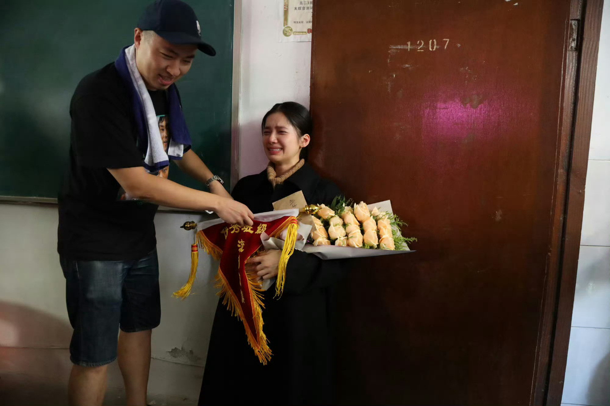 【张婧仪】凌一尧杀青的时候哭得可怜兮兮的二十岁的小仪·张婧仪美得像TVB黄金时代