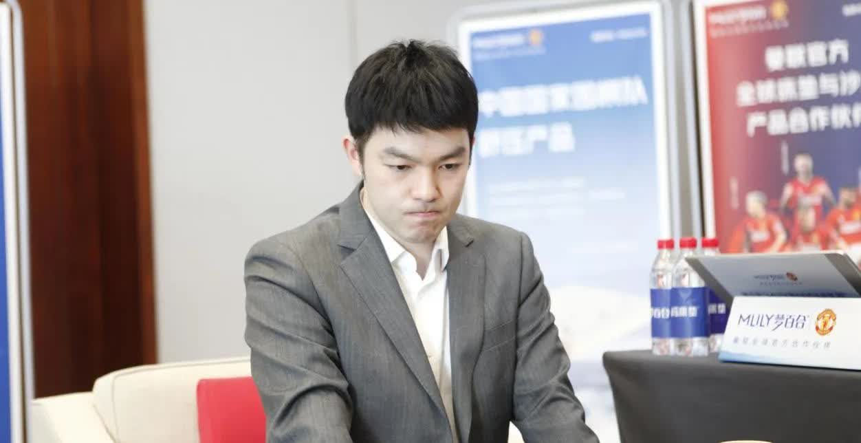 中国大棋士战八强战精彩战局！李轩豪执白逆境中，下出“神”之一选，中盘战胜屠晓
