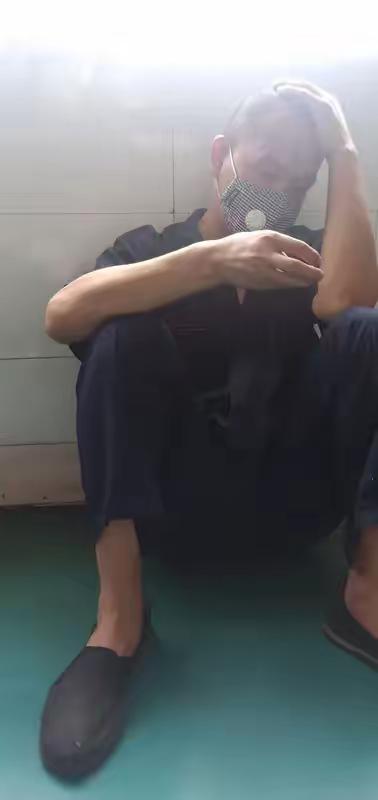 我们家那口子是市人民医院急诊科的，干这行快20年了，什么阵仗没见过。车祸断胳膊断