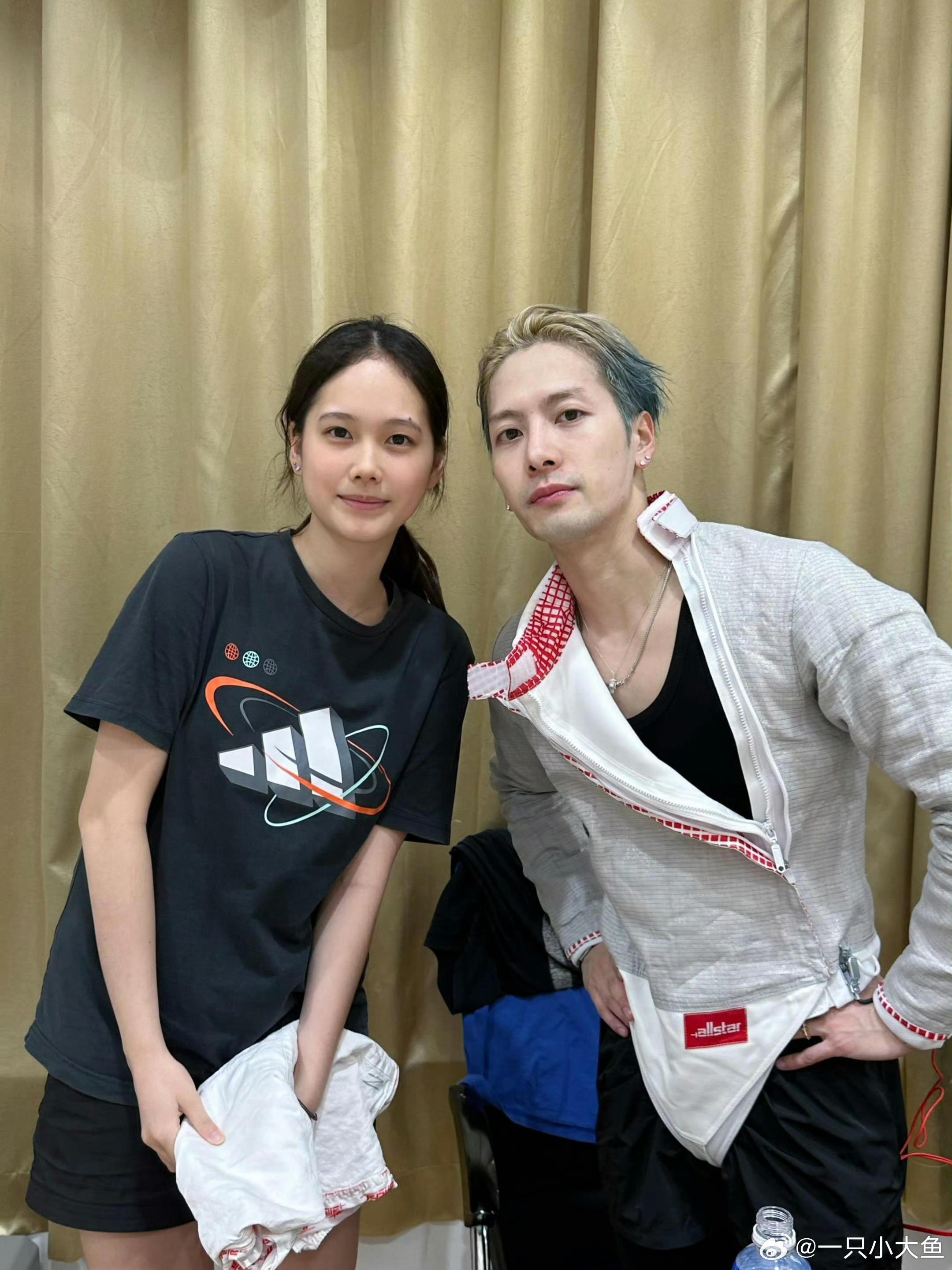 真的好白好白好白好帅好帅好帅啊喜欢这个王嘉尔​​​