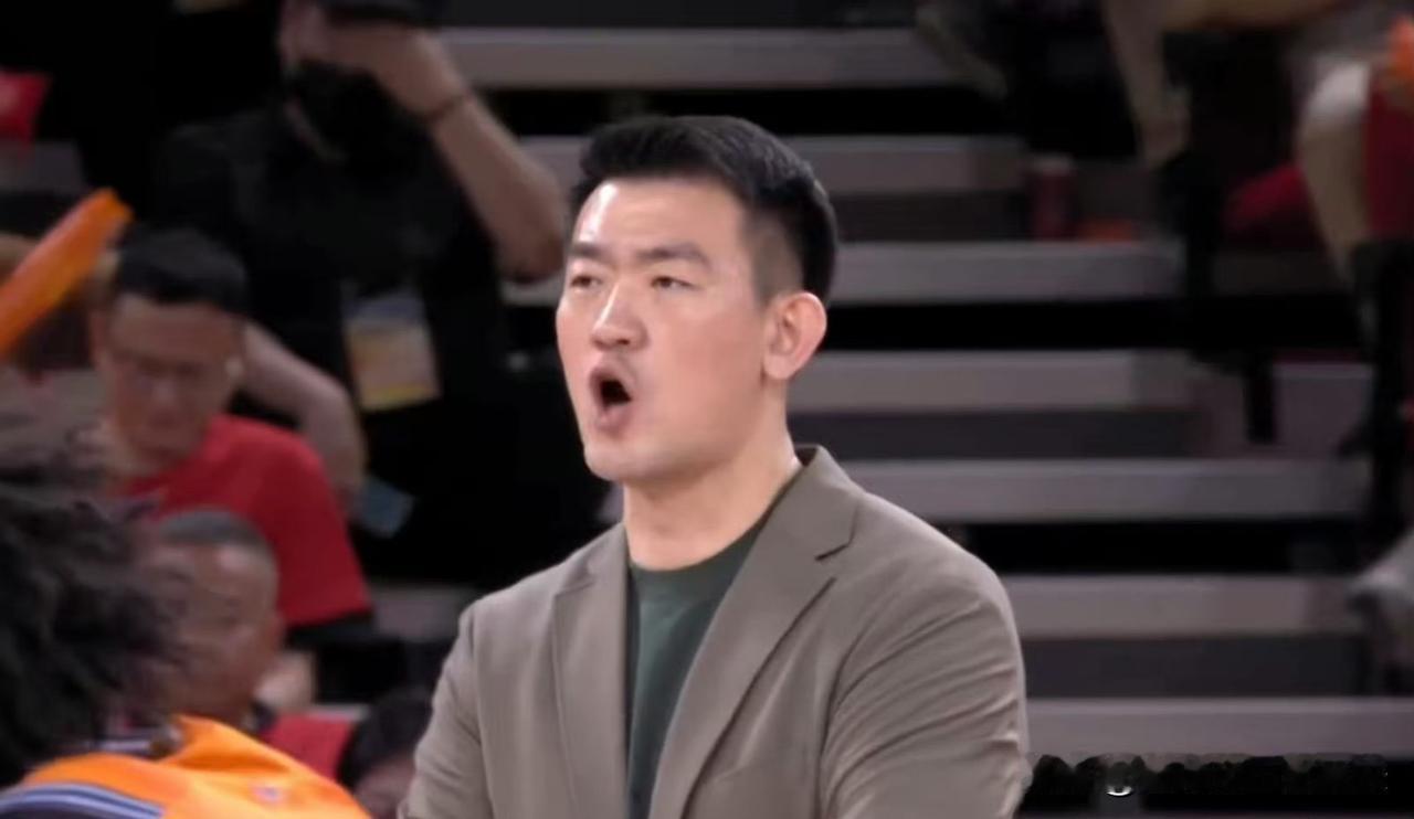卫冕冠军折戟上海滩，上海双小外援接管比赛，王博措手不及，爆冷之夜，上海主帅卢伟却