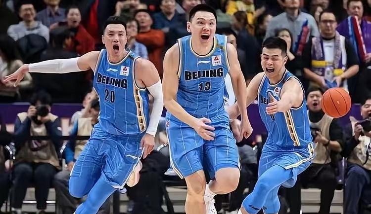 方硕——34岁，效力北京15年翟晓川——32岁，效力北京14年朱彦西——34