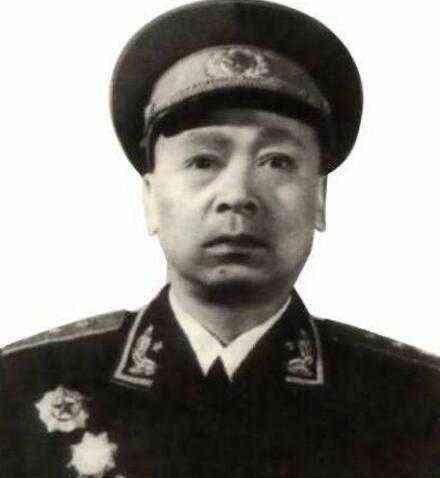 他是红四方面军总政治部主任、红军总政治部副主任，政治地位高于王树声，1955年初