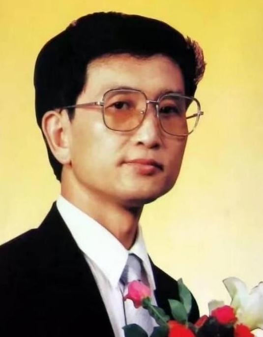 1987年“气功大师”严新声称，他用气功灭了大兴安岭的火灾，其声名瞬间如日中天。