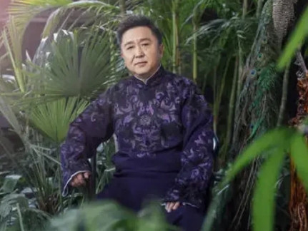 1985年，于谦通过李金斗引荐，想拜相声艺术家石富宽为师，不料刚登他家门，就被严