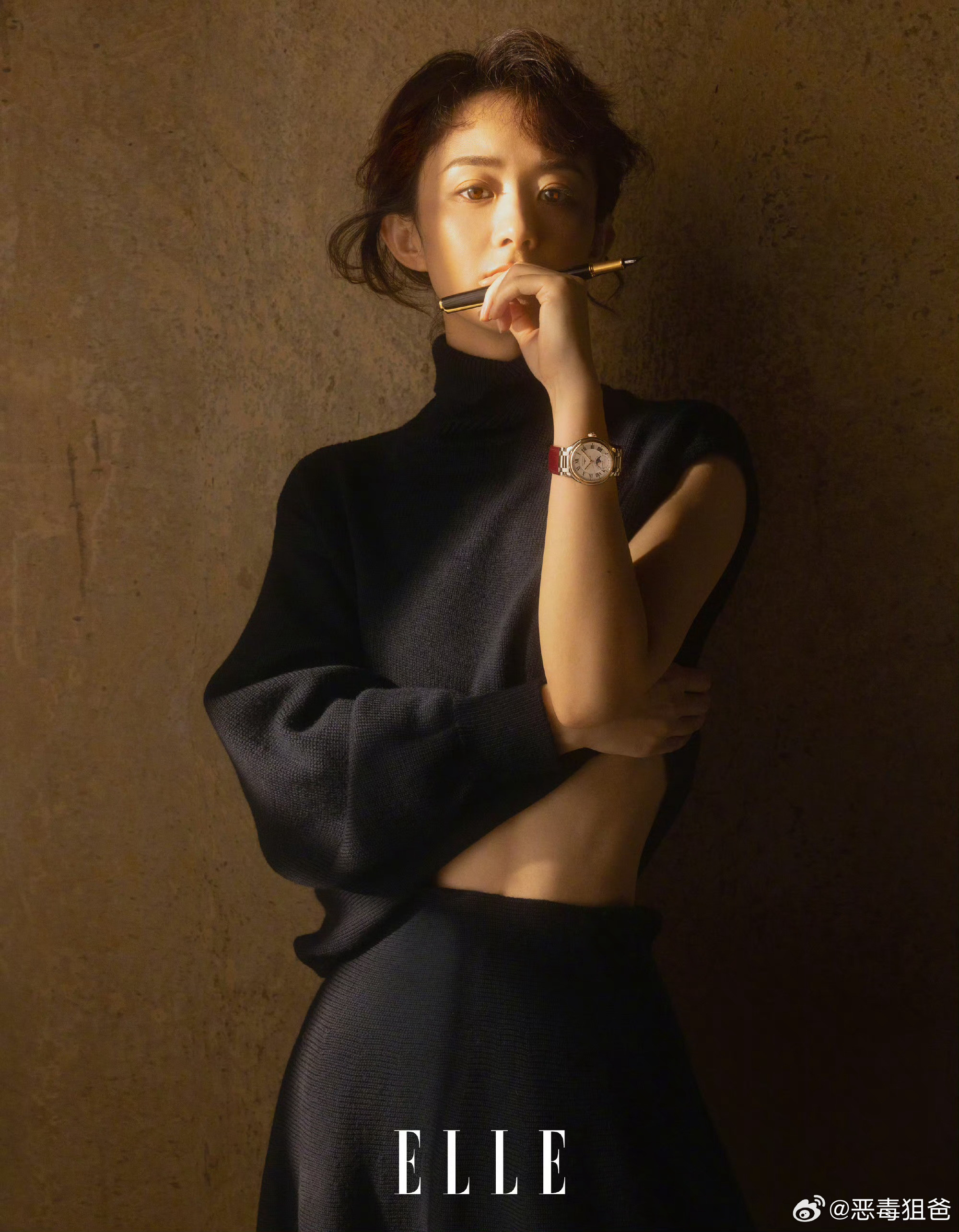 赵丽颖ELLE2月刊正式封面来了这本拍的确实不错，本人最喜欢的是这四张第一张像个