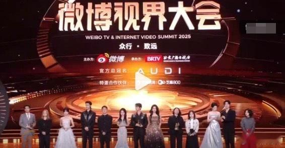 以前的内娱是，拍电影的看不上拍电视剧的，拍电视剧的看不上拍综艺的现在的内娱是，拍