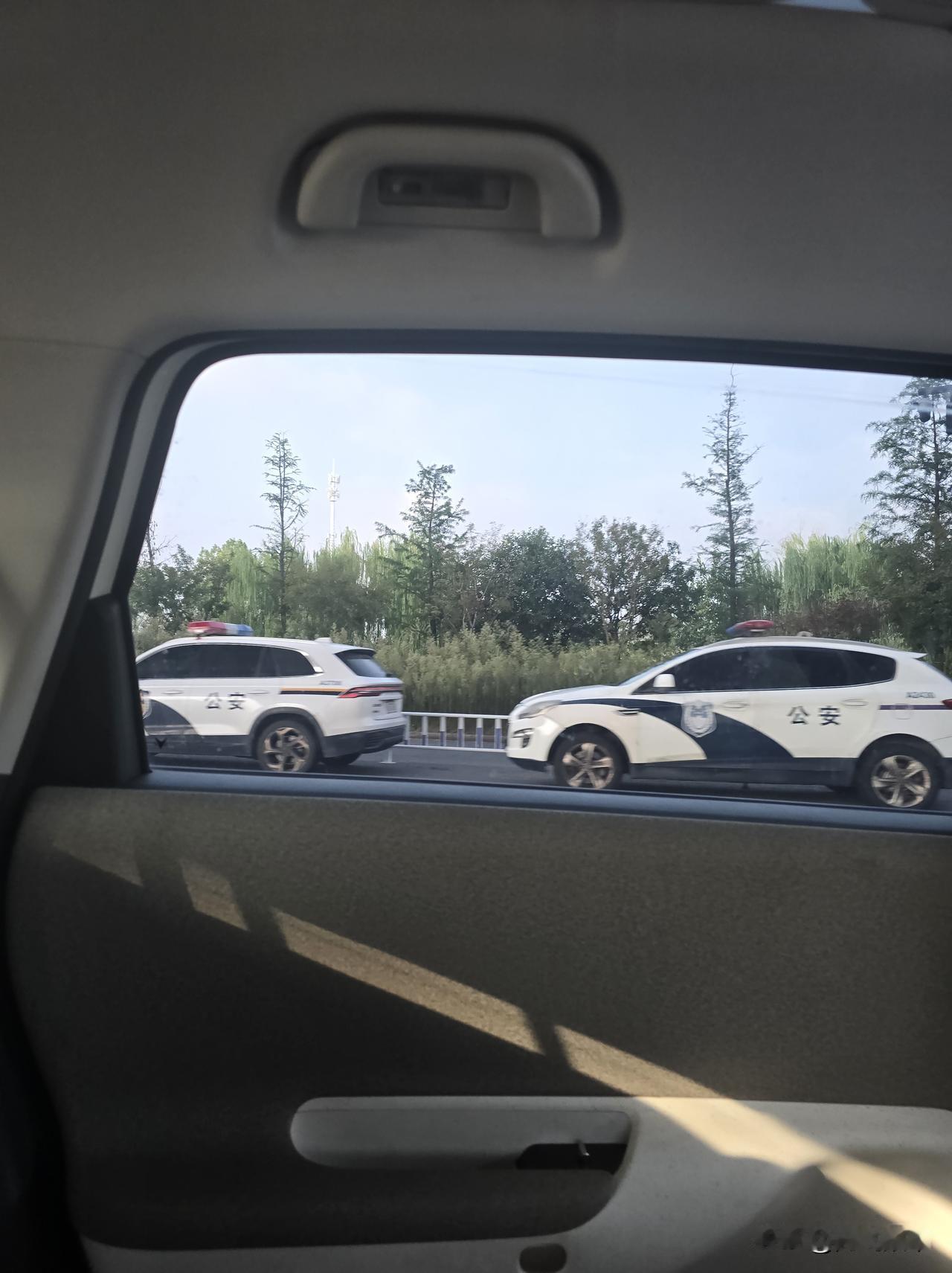 杭州的纳智捷大7警车被我拍到了杭州还是有钱警队里养了一只油老虎，哈哈哈下次