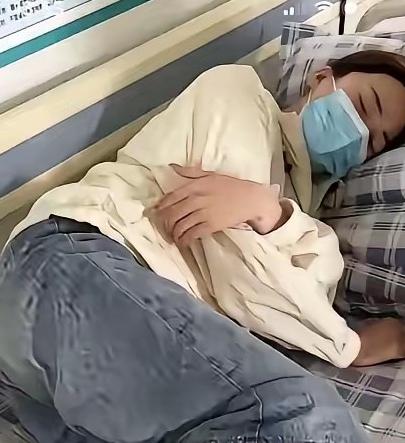 杭州一姑娘没有工作，一点收入都没有。为了过日子把爸妈留下的四百万房子卖掉，谁知道