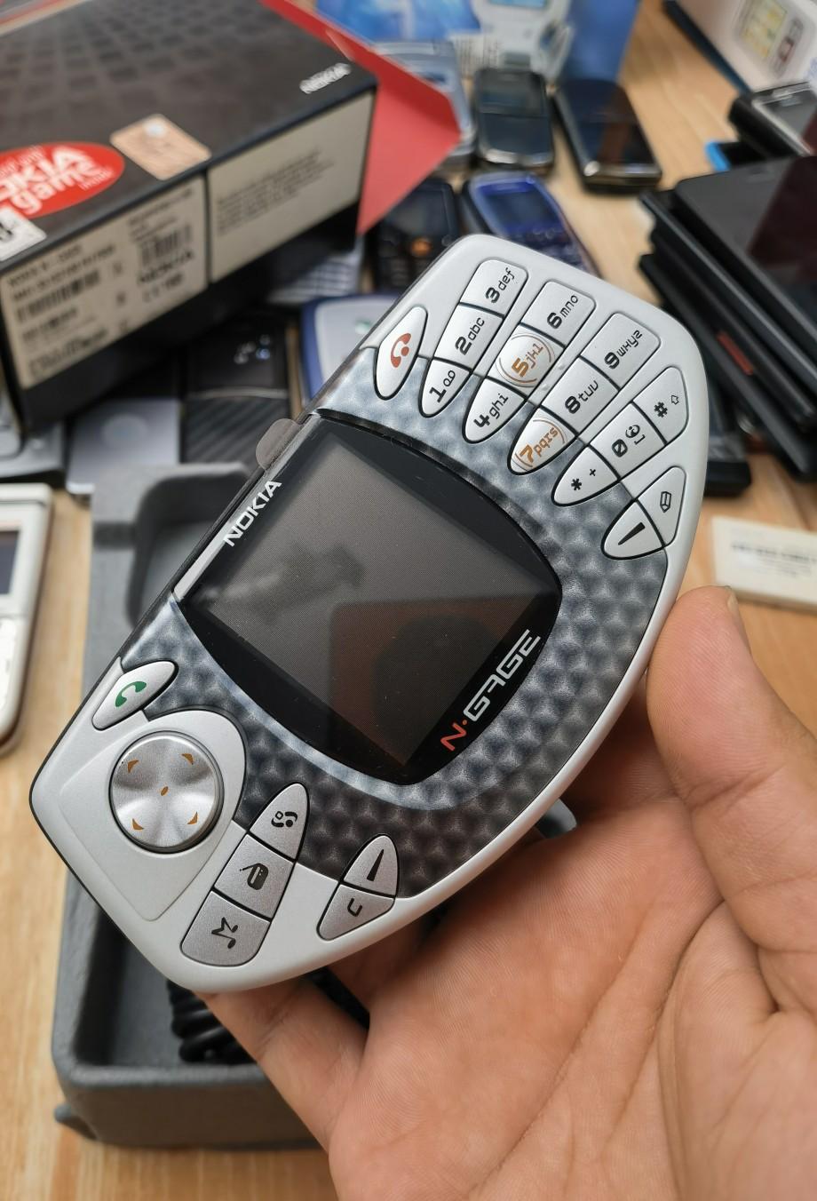 【曾经很火现在却消失的手机设计】2003年的10月7日诺基亚全球同步发售世界上