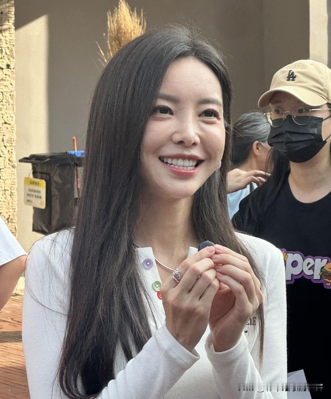 于文文估计一辈子忘不了的男人，不是同门的周杰伦，也不是电影搭档韩庚，而是登台