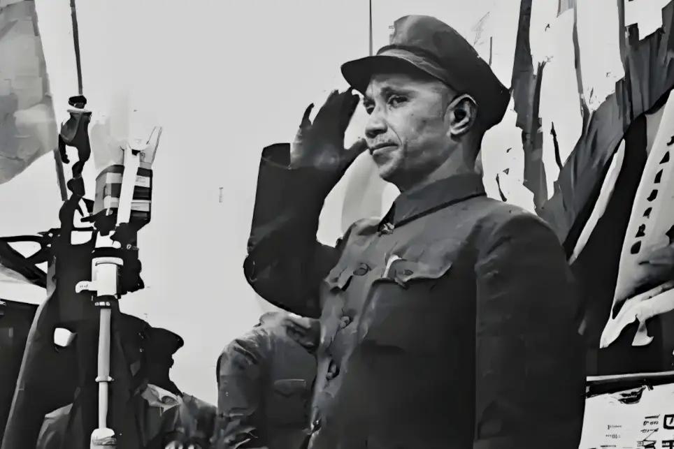 提起粟裕，很多人默认他的大将军衔全靠解放战争的辉煌战绩：七战七捷、孟良崮“虎口拔