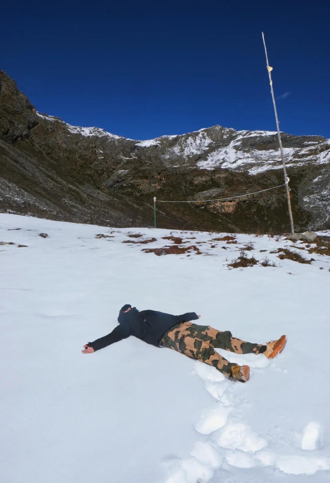 11月6日的银厂沟雪景直接导航上渔海子，就可以到银厂沟景区门口，门口有防火检查