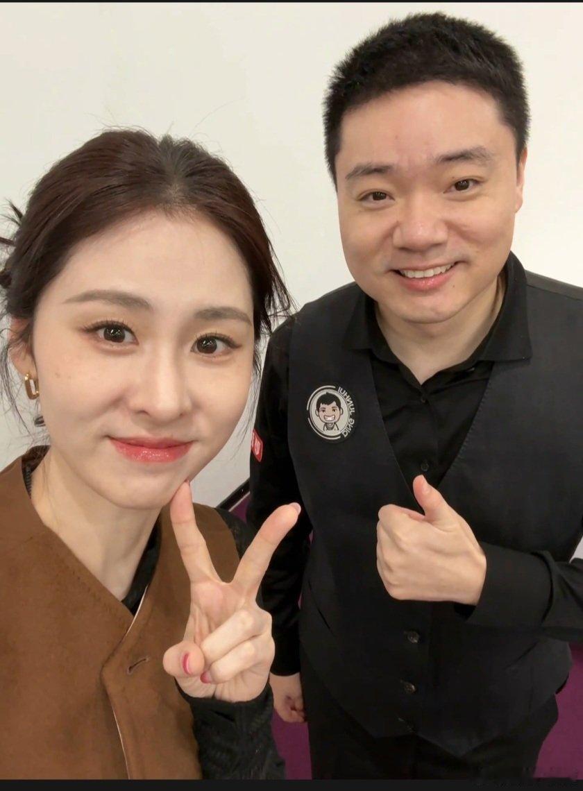 张碧晨丁俊晖同框丁俊晖张碧晨同框丁俊晖张碧晨同框年度最欢乐跨界组合！丁俊晖张碧