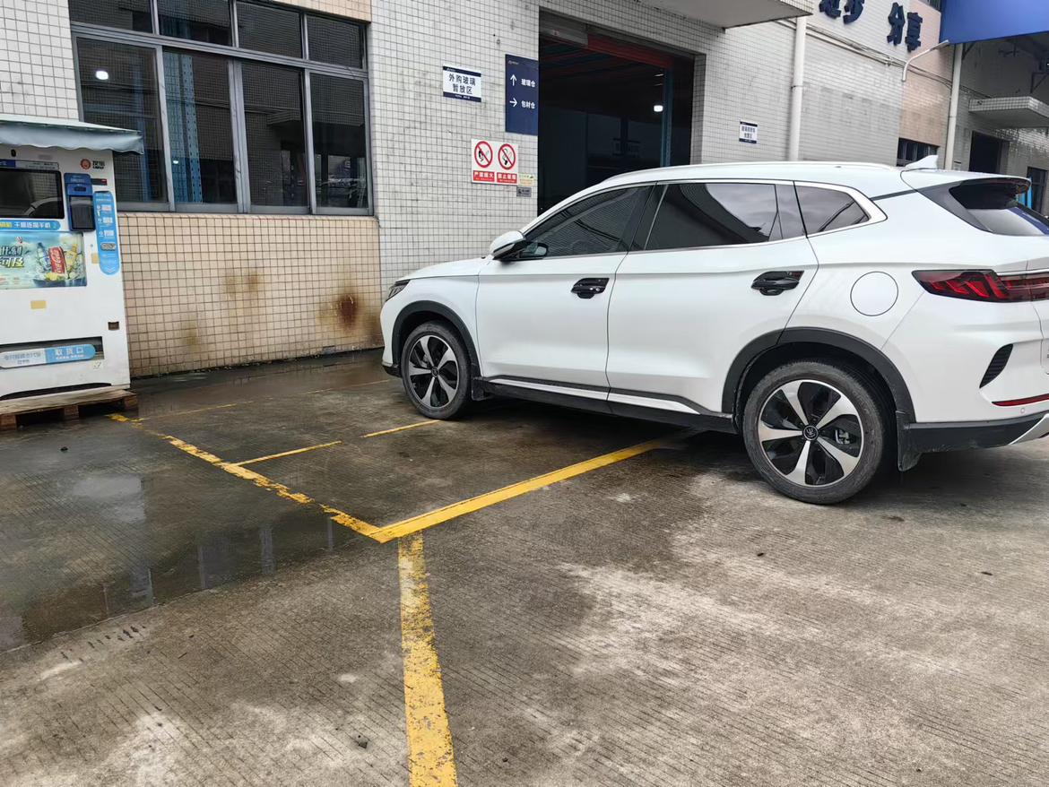 这款爱车是比亚迪宋plusDM-i2021款110KM旗舰plus型