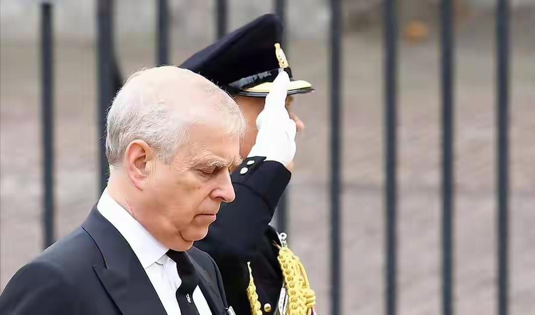 每天被侵犯三次！“萝莉岛”幸存者公开痛诉，曾多次试图自杀凌晨三点，丽莎·琼斯又