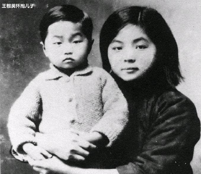 1992年台湾的街头之上，一个74岁的老妇人正一脸茫然无措地在街头徘徊。就在