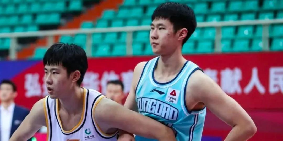 赵嘉仁、赵嘉义双胞胎兄弟于CBA赛场上的故事其一，在CBA赛场上，赵嘉仁、赵嘉