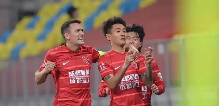 最新一届国足大名单，成都蓉城可能成为国脚大户，其中韦世豪、刘殿座、胡荷韬是必定入